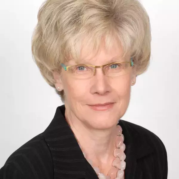 Headshot of Carolyn Tuohy